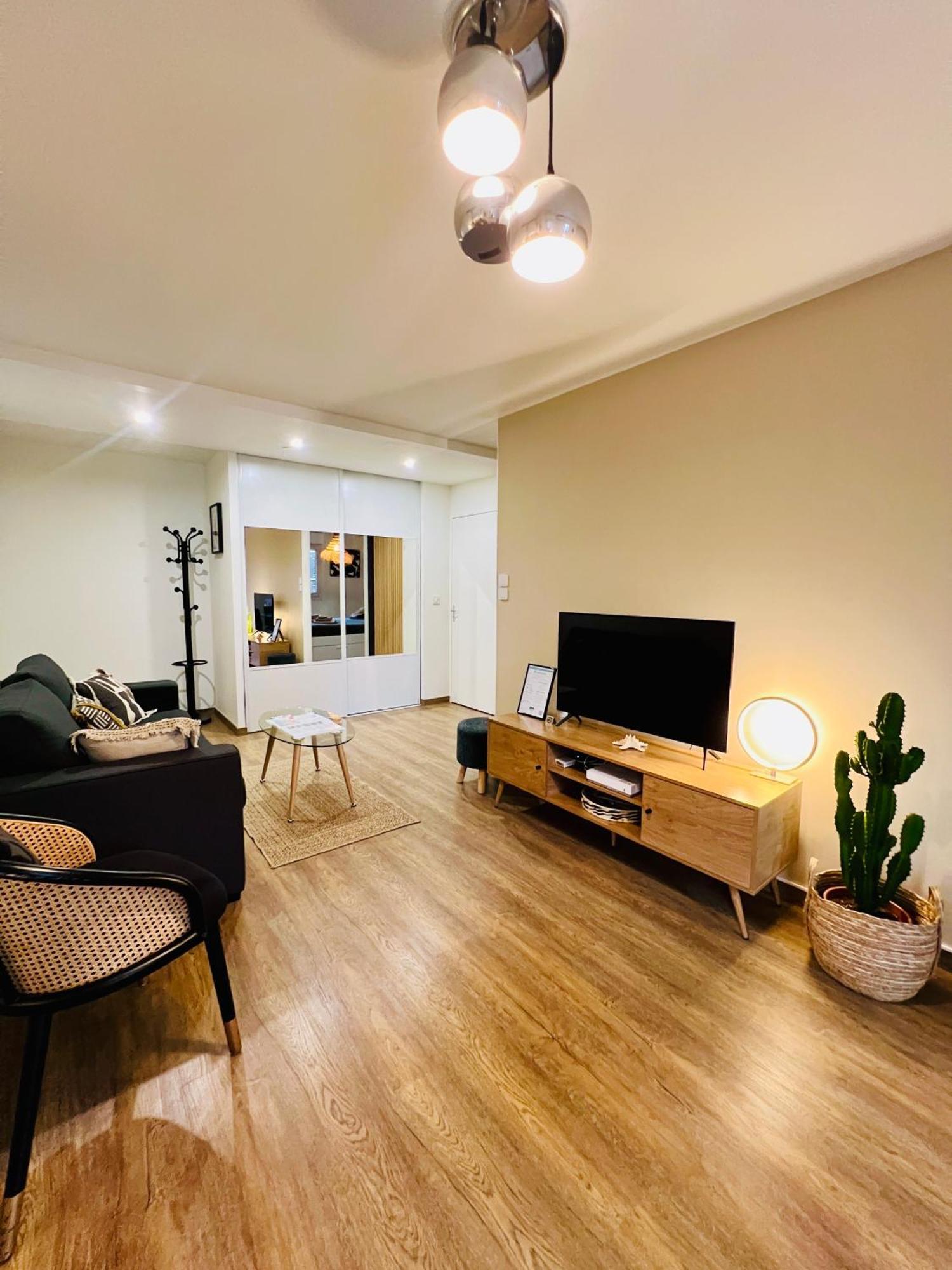 Appartement T2 Beaux Arts Parking Prive Gratuit à Montpellier Extérieur photo