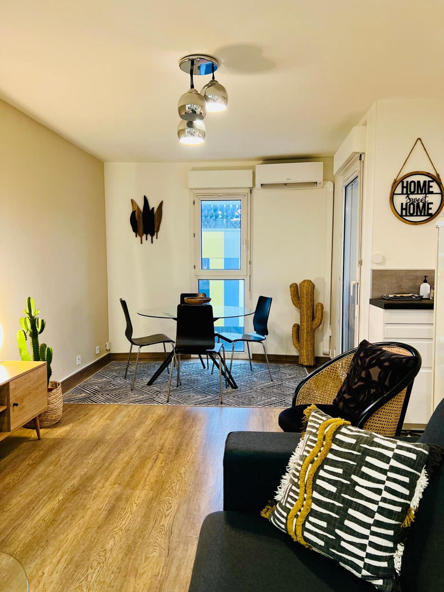 Appartement T2 Beaux Arts Parking Prive Gratuit à Montpellier Extérieur photo